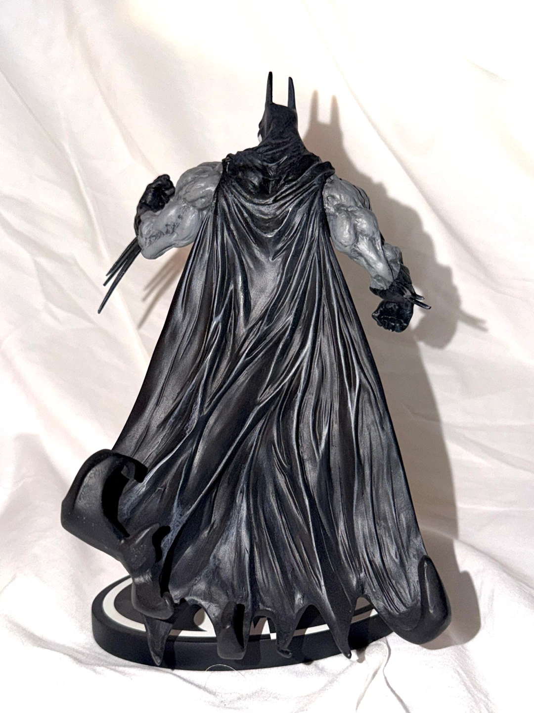 DC Collectibles Batman Black and White Statue by Simon Bisley - photo 5