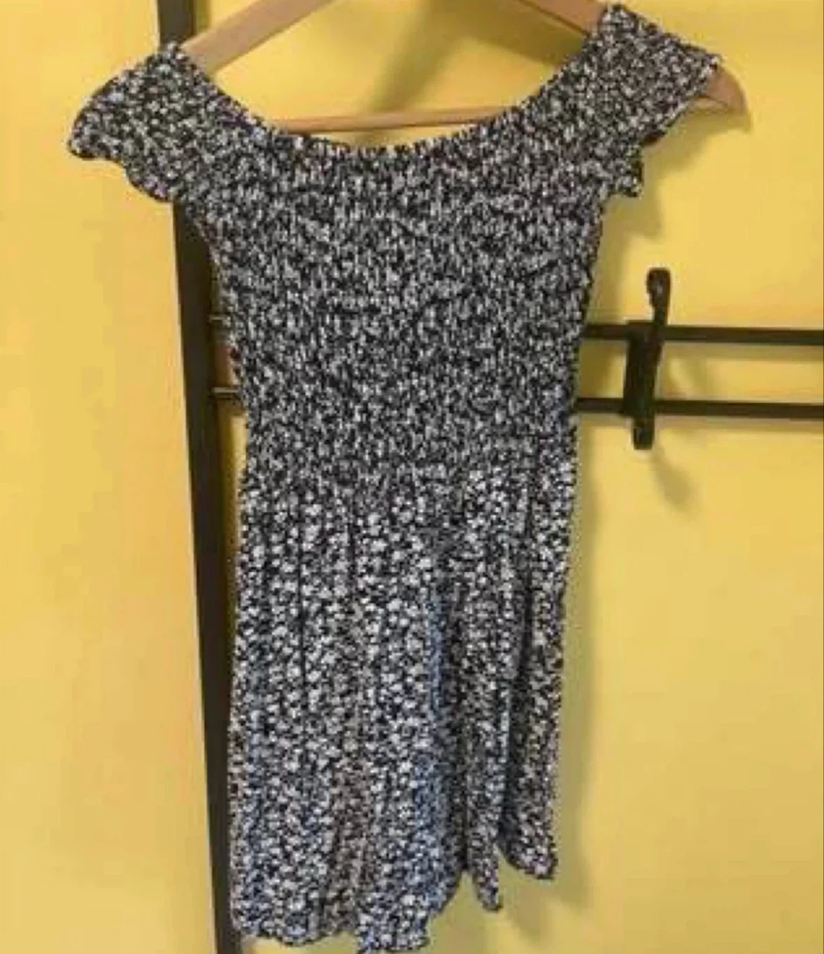 2 dresses & 2 rompers (Small) (Never worn)(All for Free) - photo 2