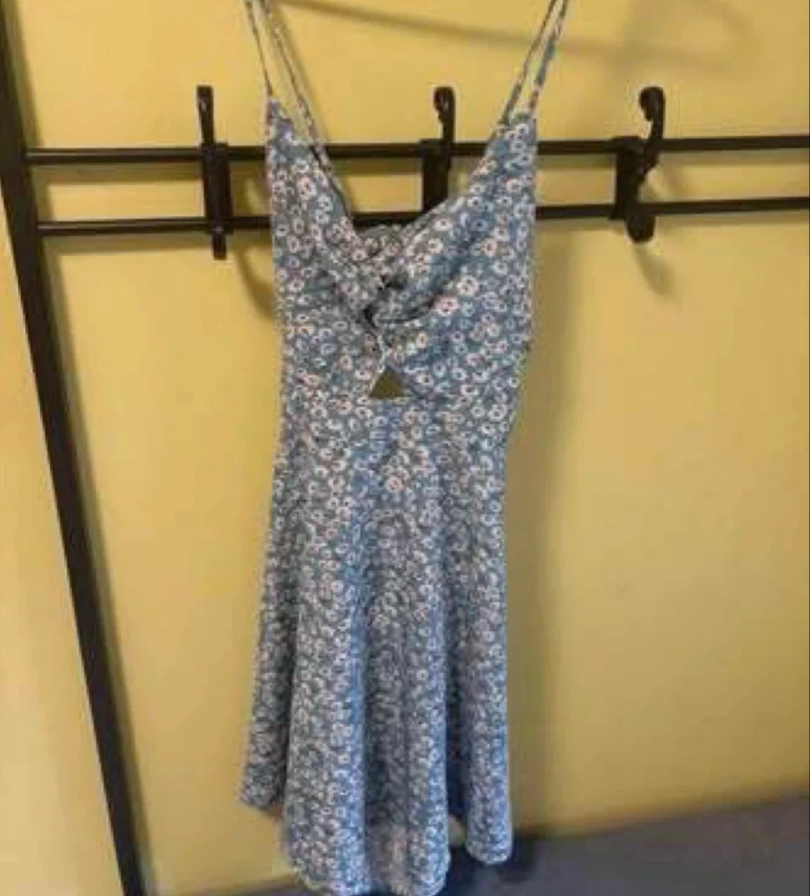 2 dresses & 2 rompers (Small) (Never worn)(All for Free) - photo 3