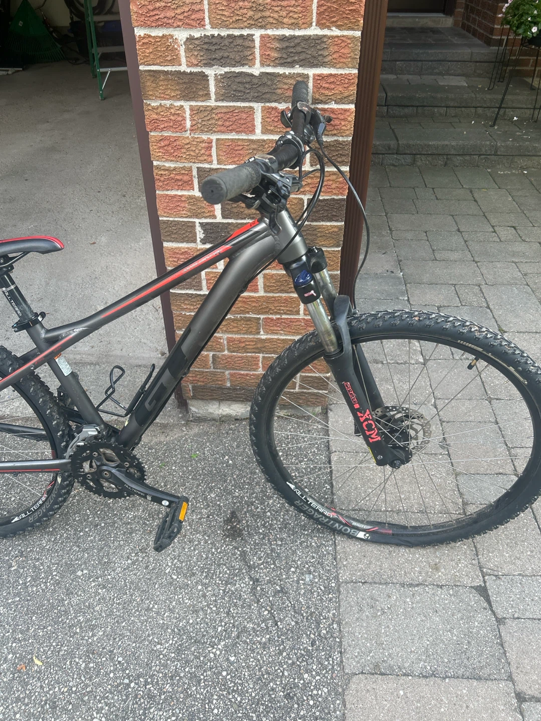 GT Mountain Bike size small - photo 2