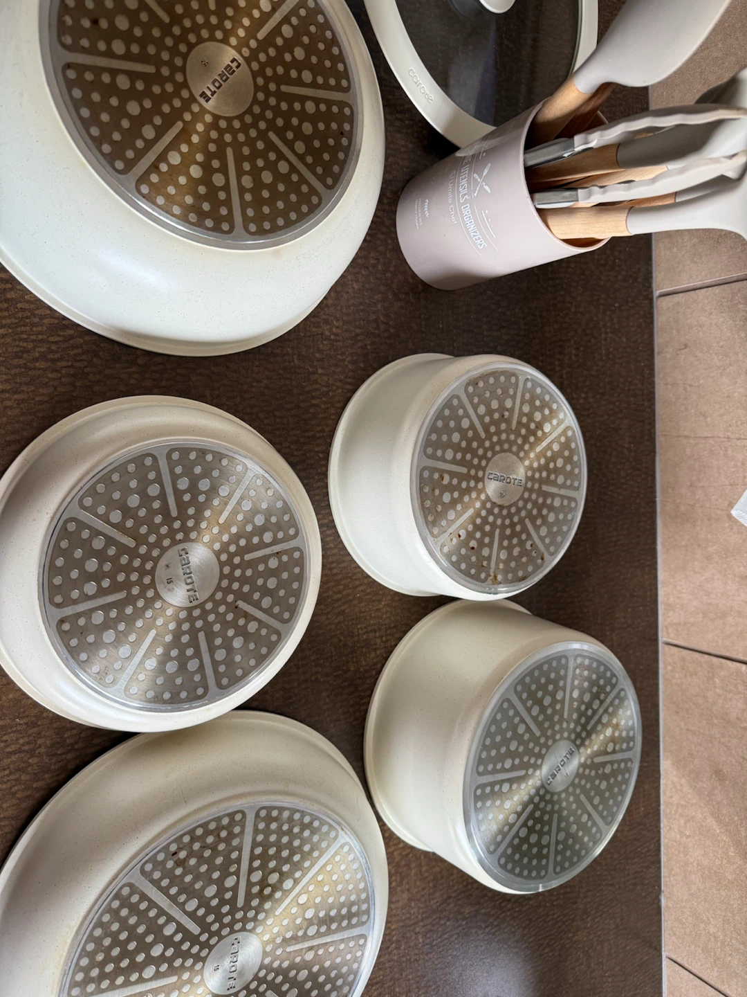 Pots and pans with utensils - photo 4