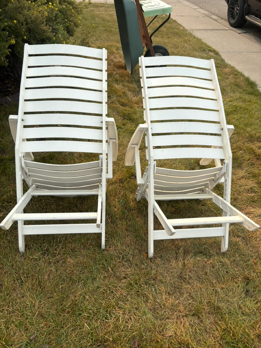 Set of 4 White Folding Patio Chairs - photo 3