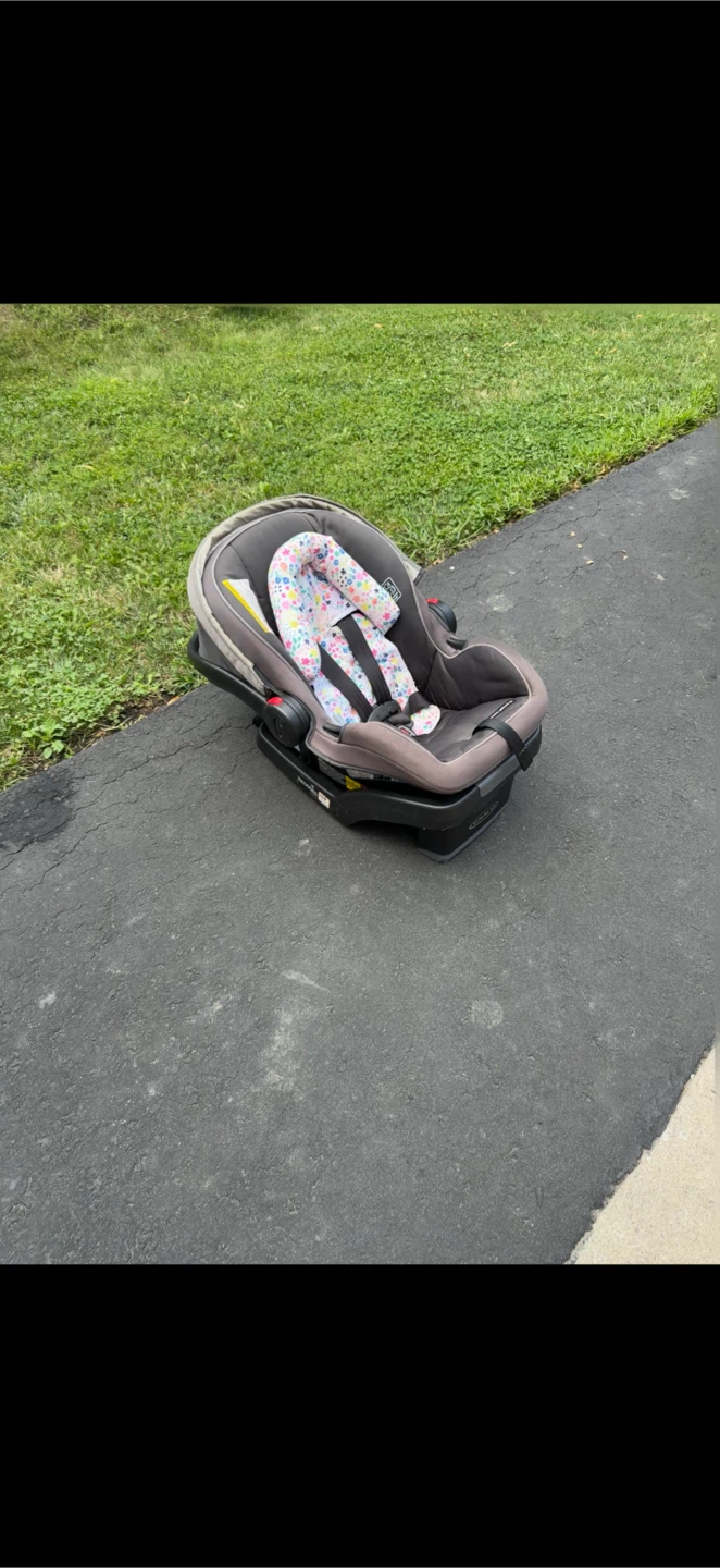 Graco SnugRide 35 Infant CarSeat - photo 4