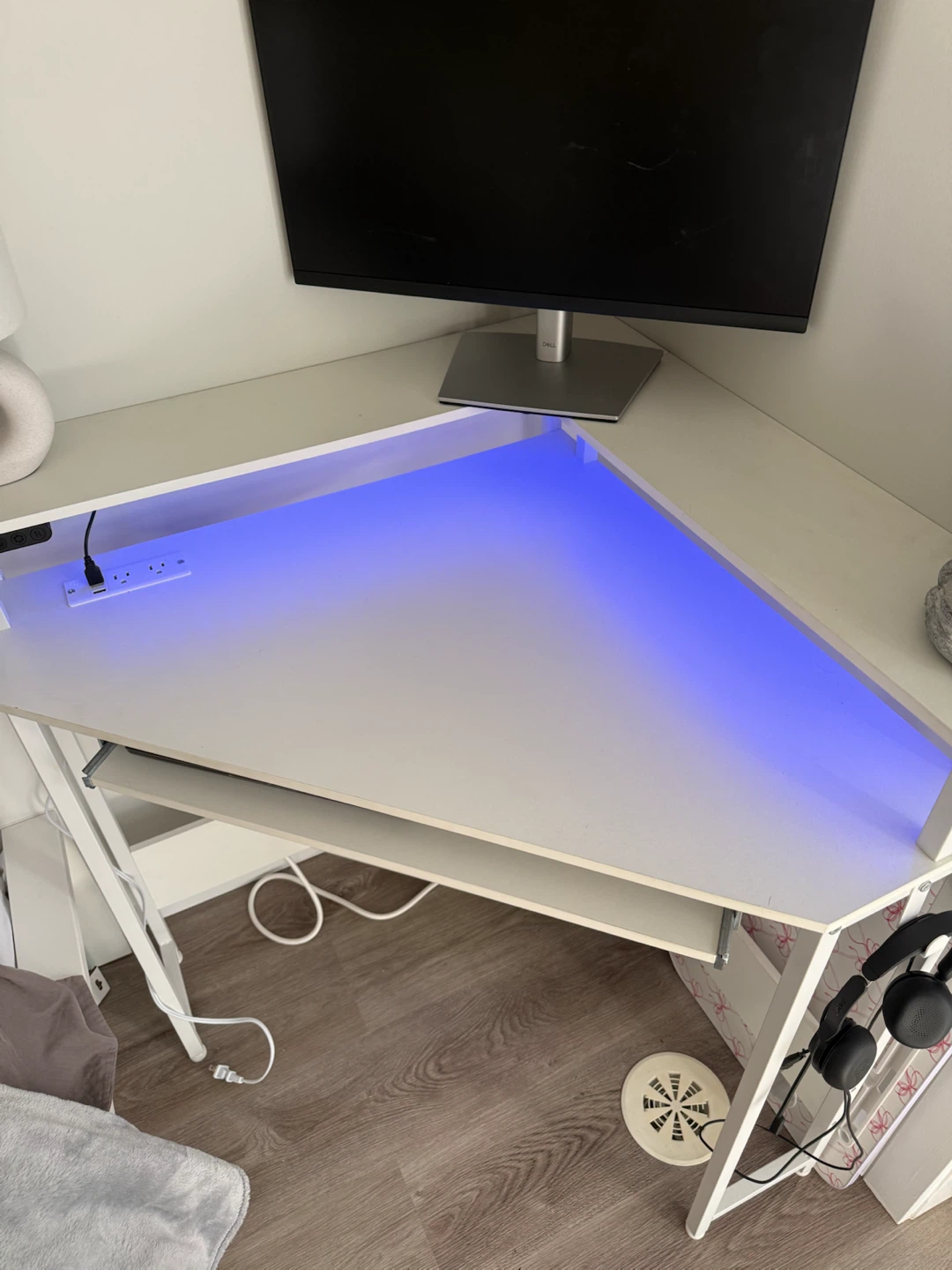 White Corner Desk with Integrated Power - photo 3