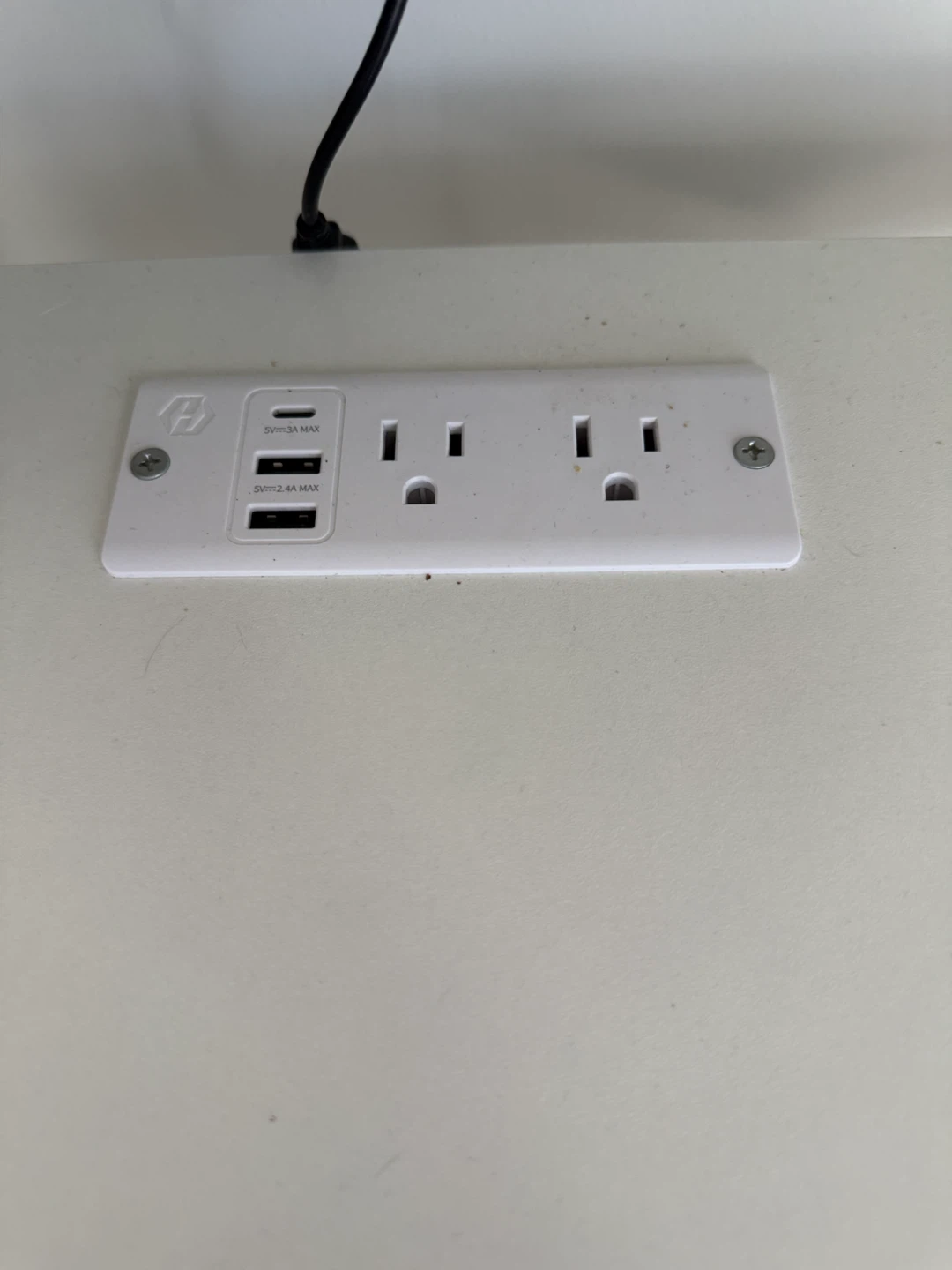 White Corner Desk with Integrated Power - photo 4