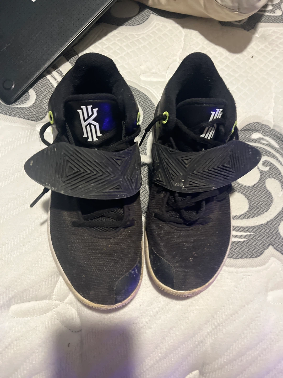 Nike Kyrie Flytrap III Men's Basketball Shoes