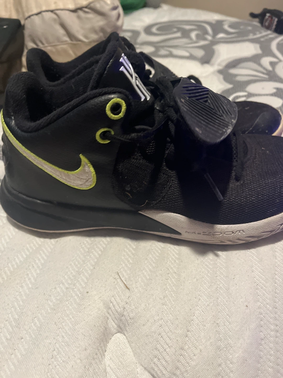 Nike Kyrie Flytrap III Men's Basketball Shoes - photo 2