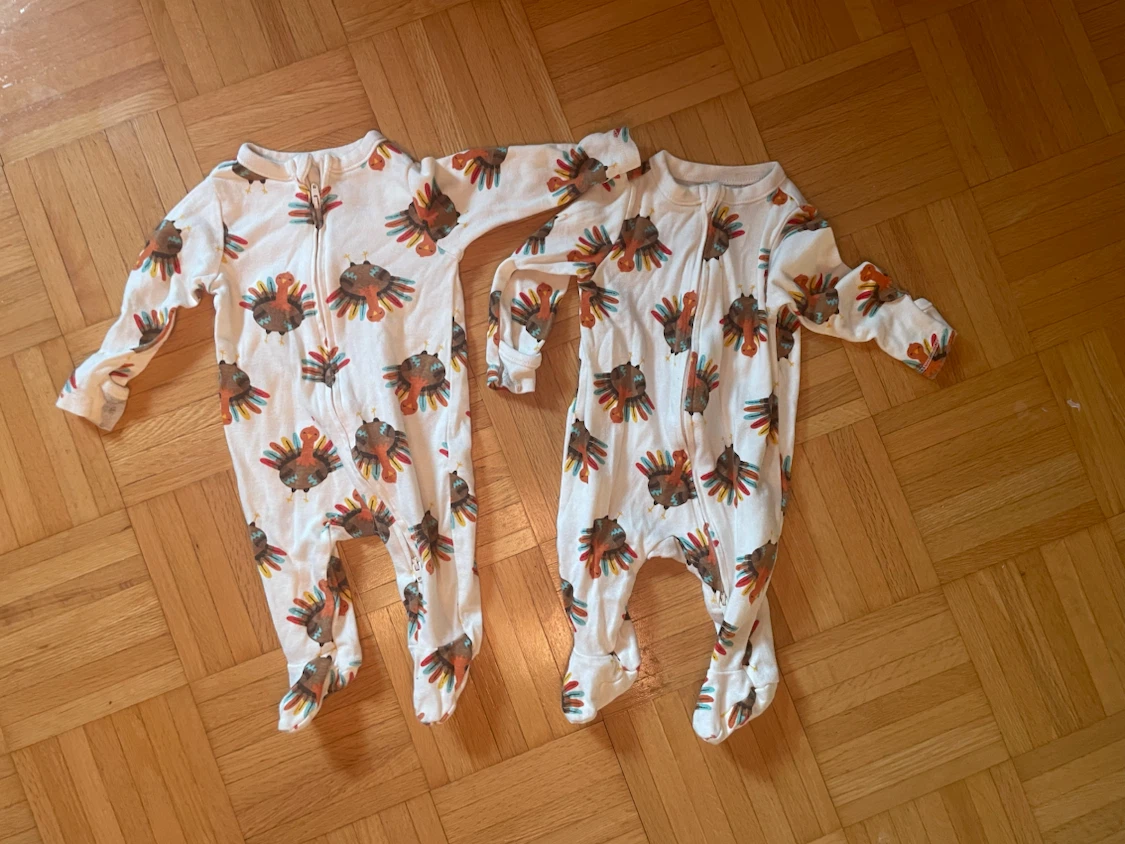 Thanksgiving themed twin outfits - photo 5