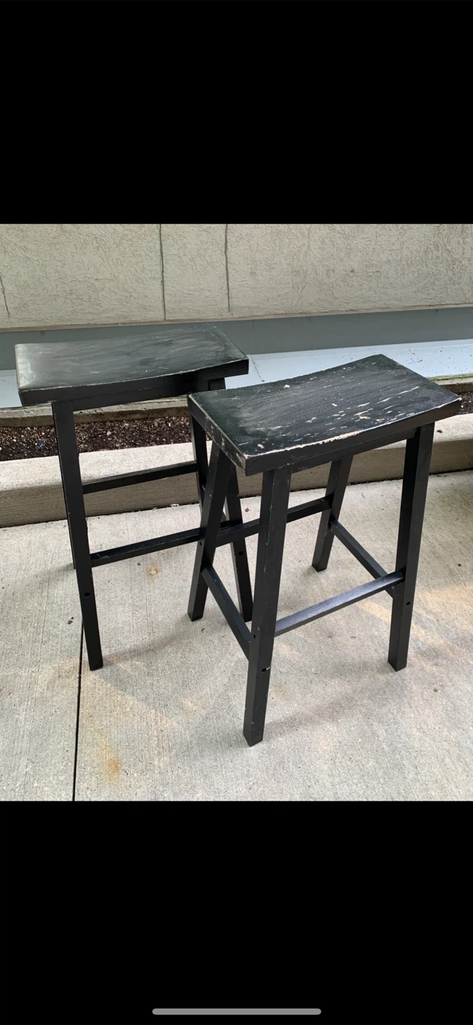 ❗️TONIGHT URGENT PICK-UP! Set of 2 wooded barstools