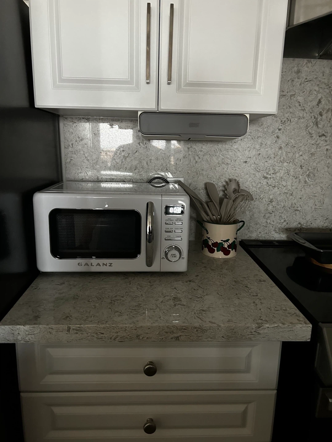 Galanz White Retro Microwave