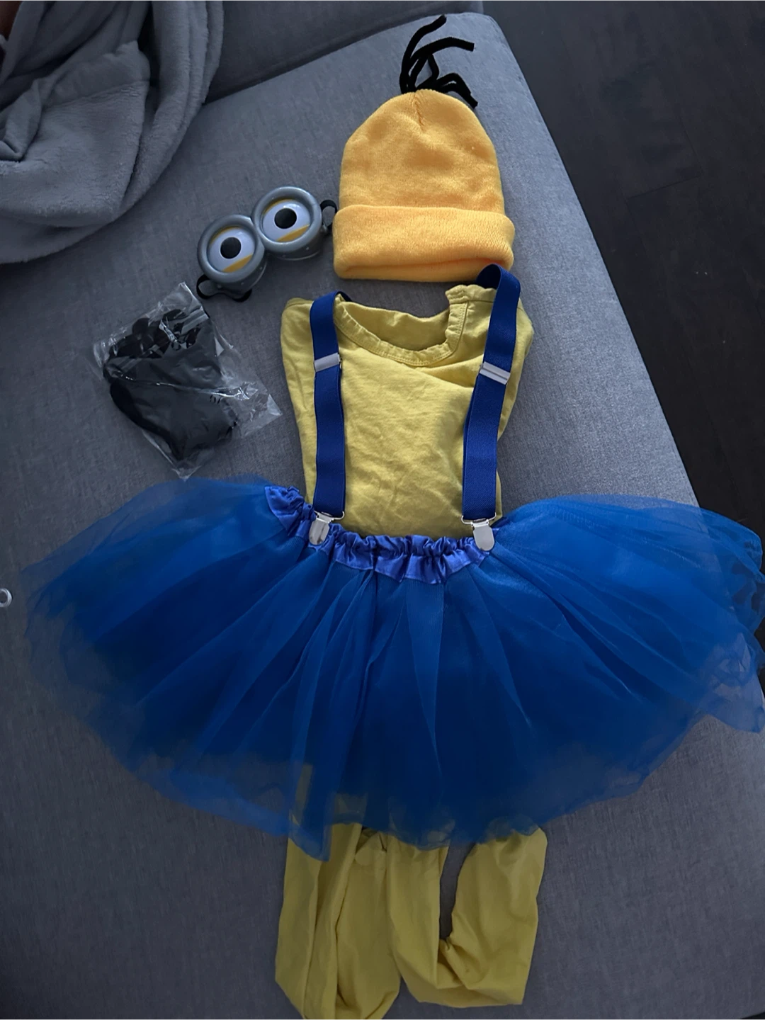 Toddler girl minion costume - photo 2