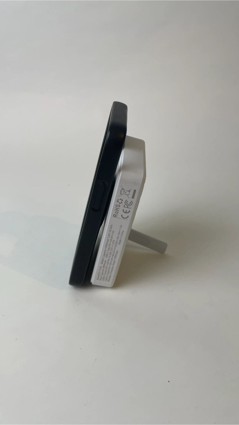 White 10000mAh Mag Safe Power Bank - photo 4
