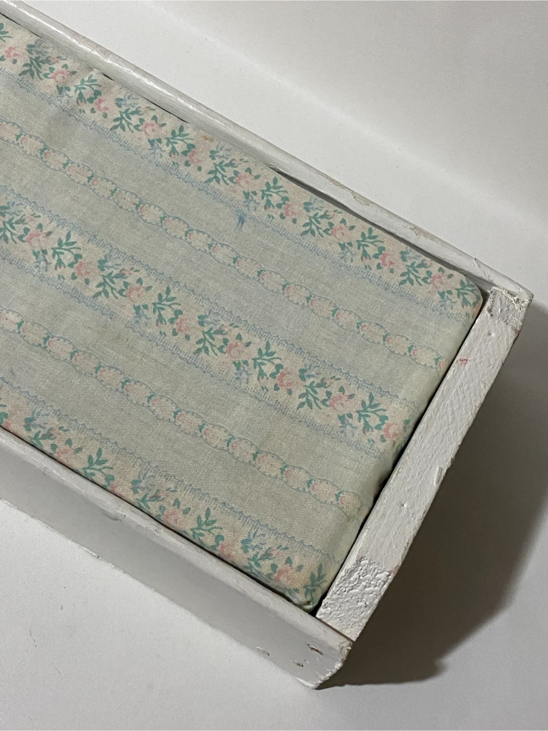 Doll Bed with Floral Bedding - photo 3