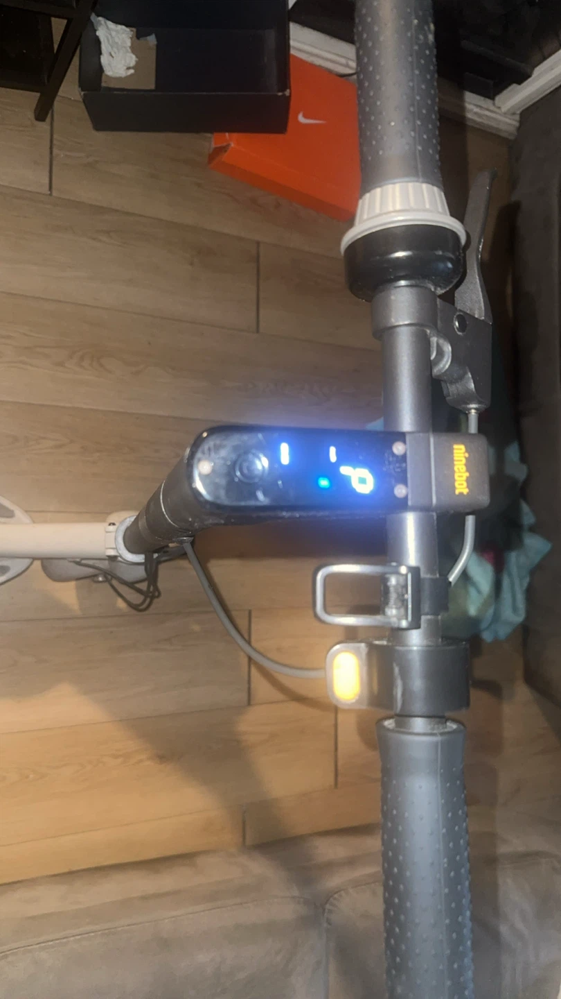 Ninebot Electric Scooter (READ DESCRIPTION)