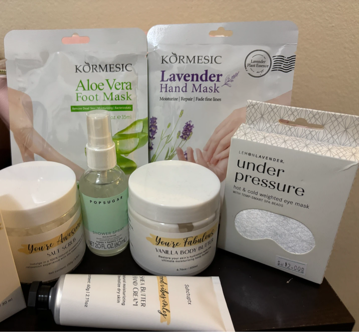 NEW-8 pcs SPA set w/ makeup bag