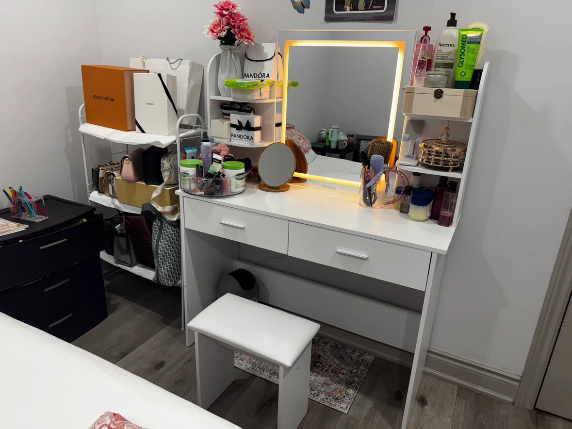 White vanity table with lighted mirror and stool - photo 3