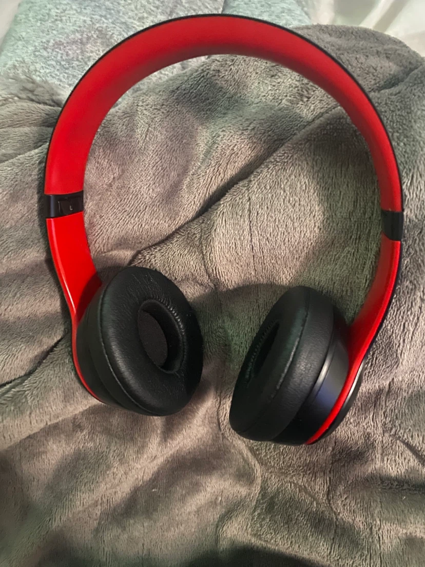 Beats Solo3 Wireless On-Ear Headphones - Red