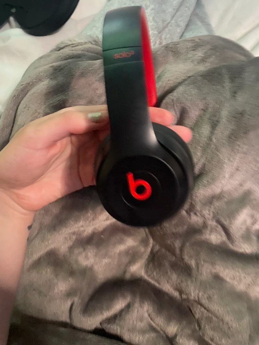 Beats Solo3 Wireless On-Ear Headphones - Red - photo 2
