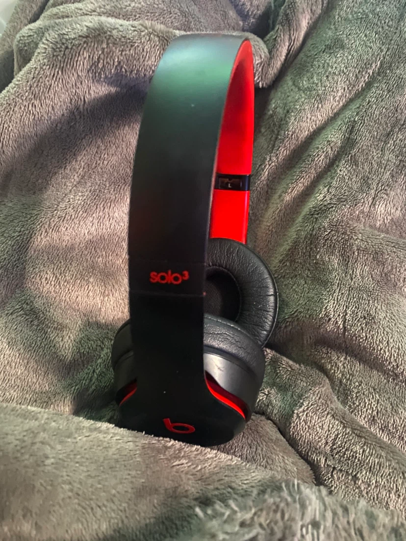 Beats Solo3 Wireless On-Ear Headphones - Red - photo 3