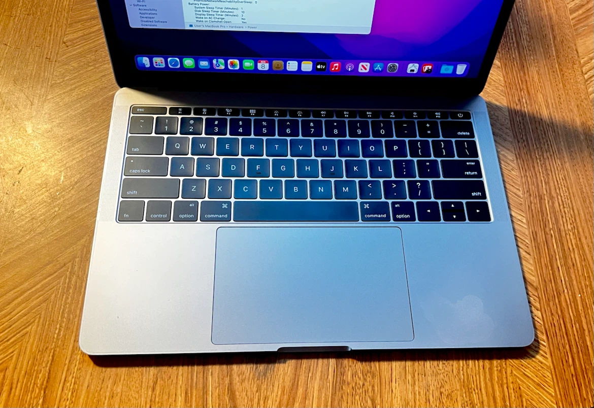 Apple MacBook Pro 13-inch (2017) - photo 2