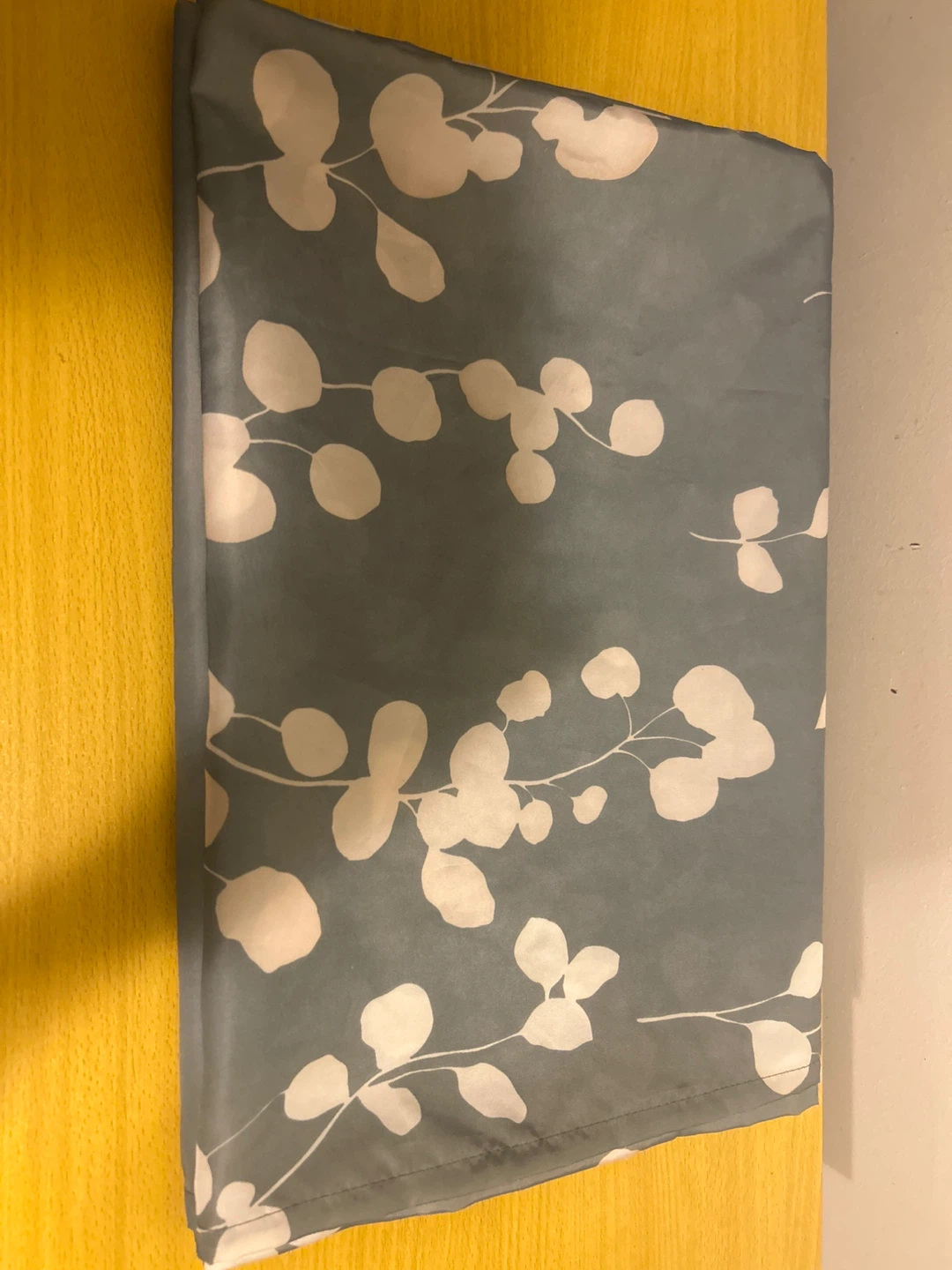 Grey Shower Curtain with White Leaf Pattern - photo 3