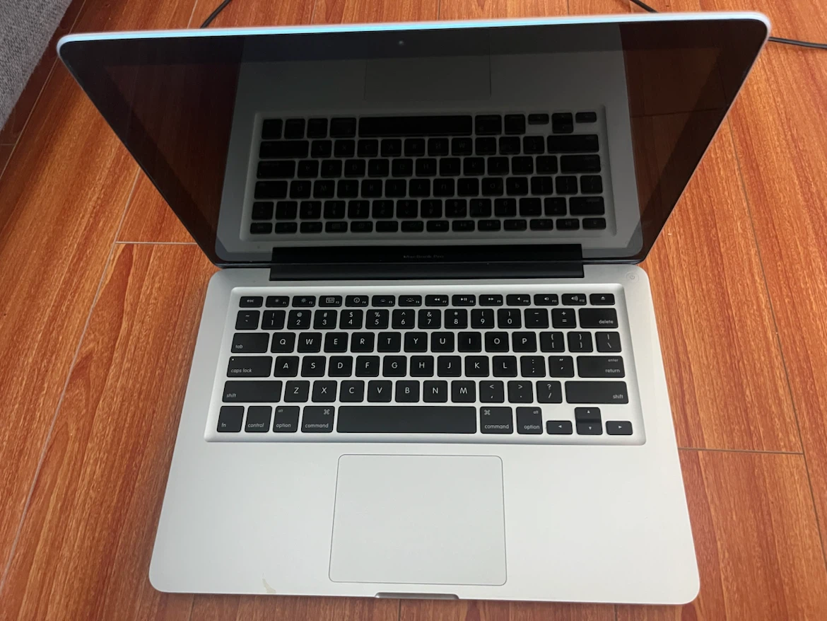 Apple MacBook Pro Laptop