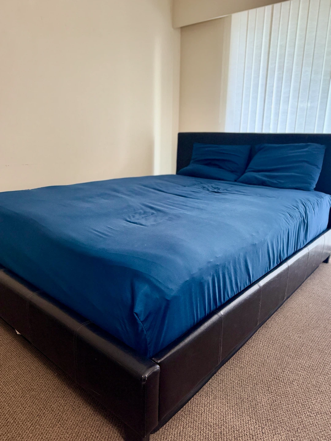 Queen Size Leather Bed  Beautyrest World Class Ultra Mattress - photo 2