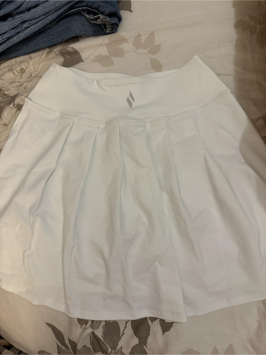 Skechers Women's White Tennis Skirt with Built-in Shorts - photo 2