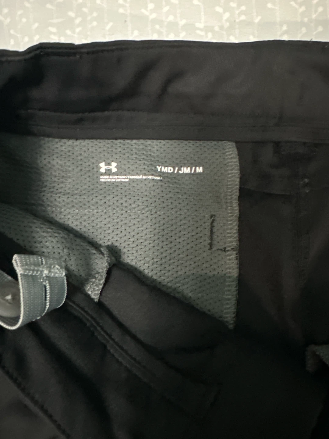 Under Armour Youth Black Shorts - photo 2