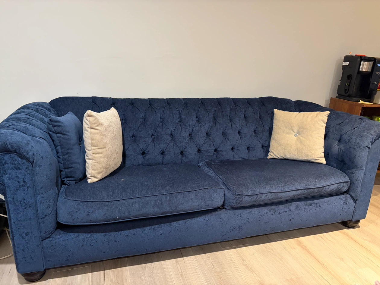 Blue Chesterfield Sofa with Tufted Back
