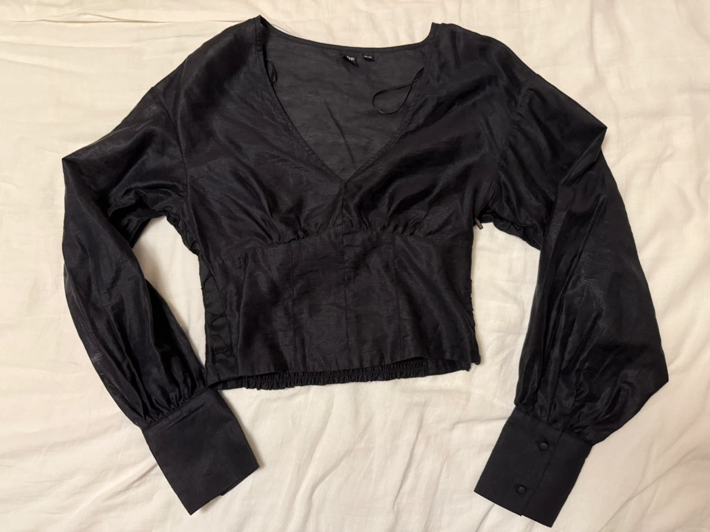 Icone by simons black v neck top