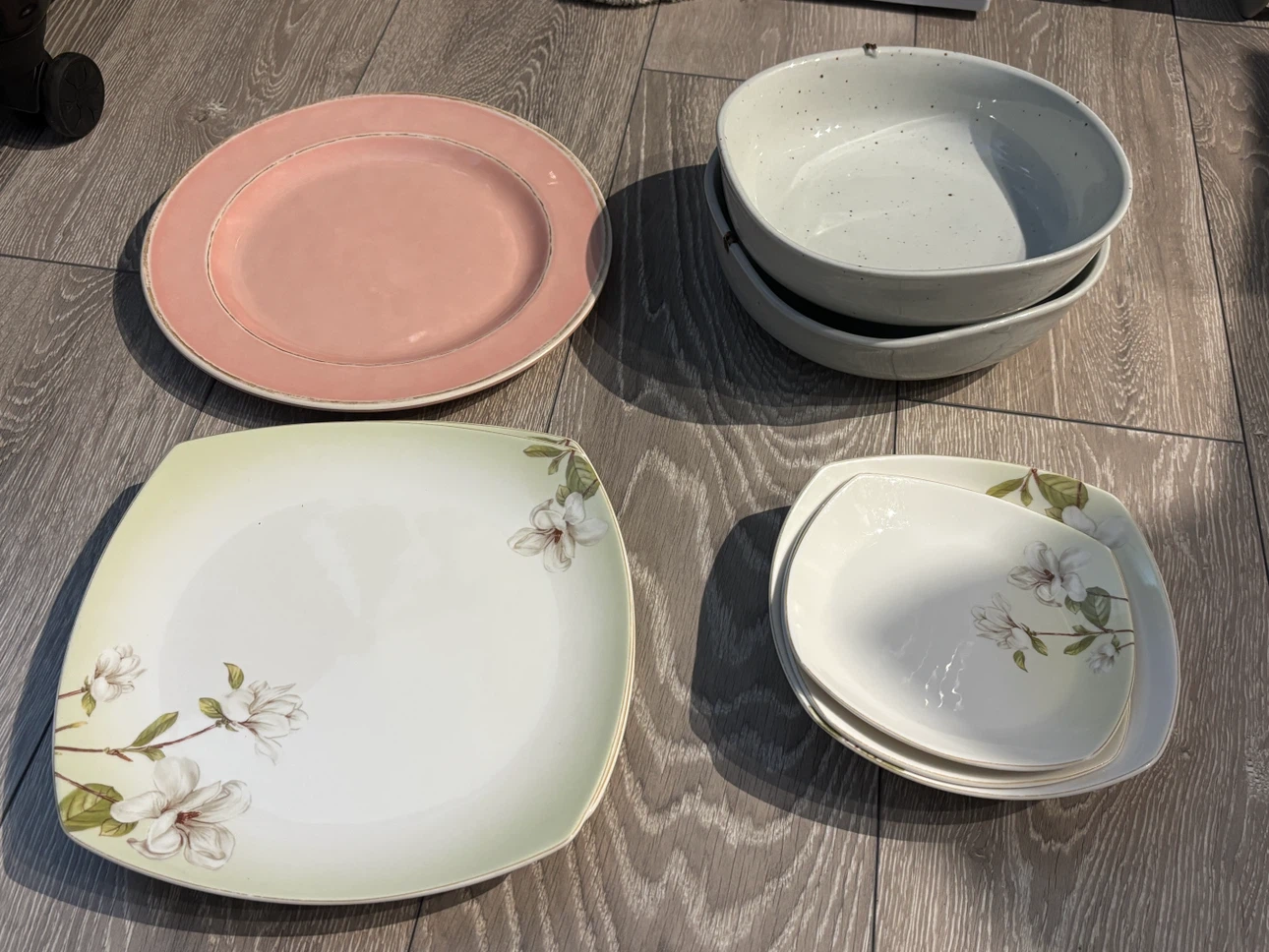 Square Plates with Magnolia Design