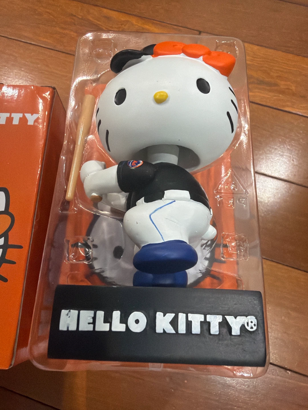 2x Hello Kitty New York Mets Baseball Player Bobblehead - photo 2