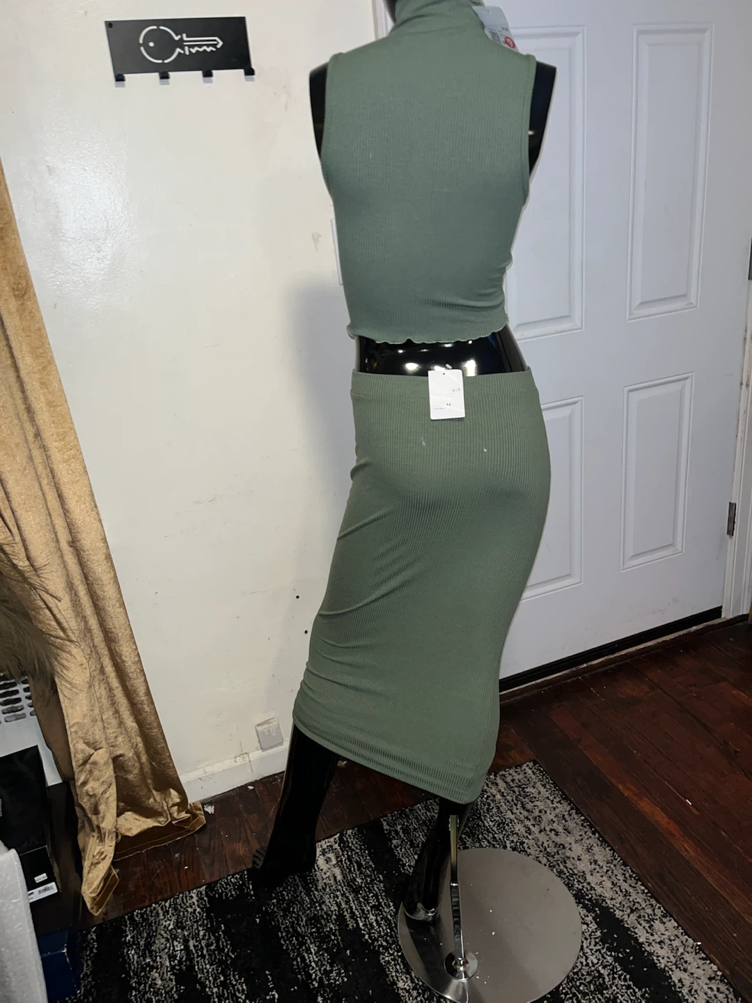 Ribbed Mock Neck Sleeveless Crop Top & Pencil Skirt Set - photo 2
