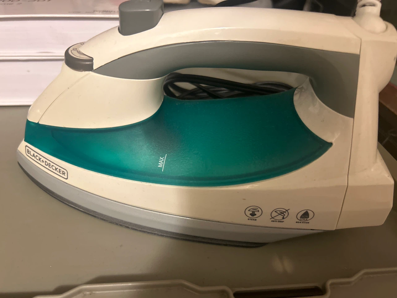 BLACK+DECKER Steam Iron