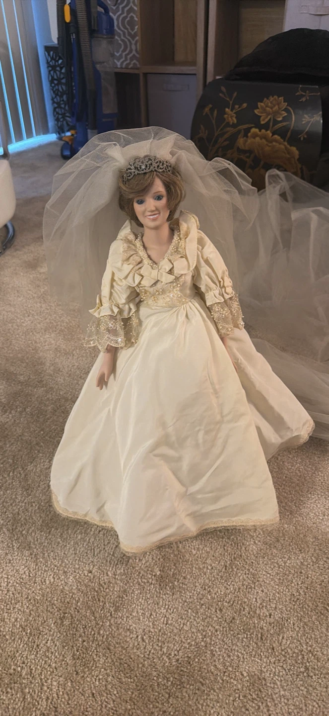 Princess Diana Wedding Doll - photo 2