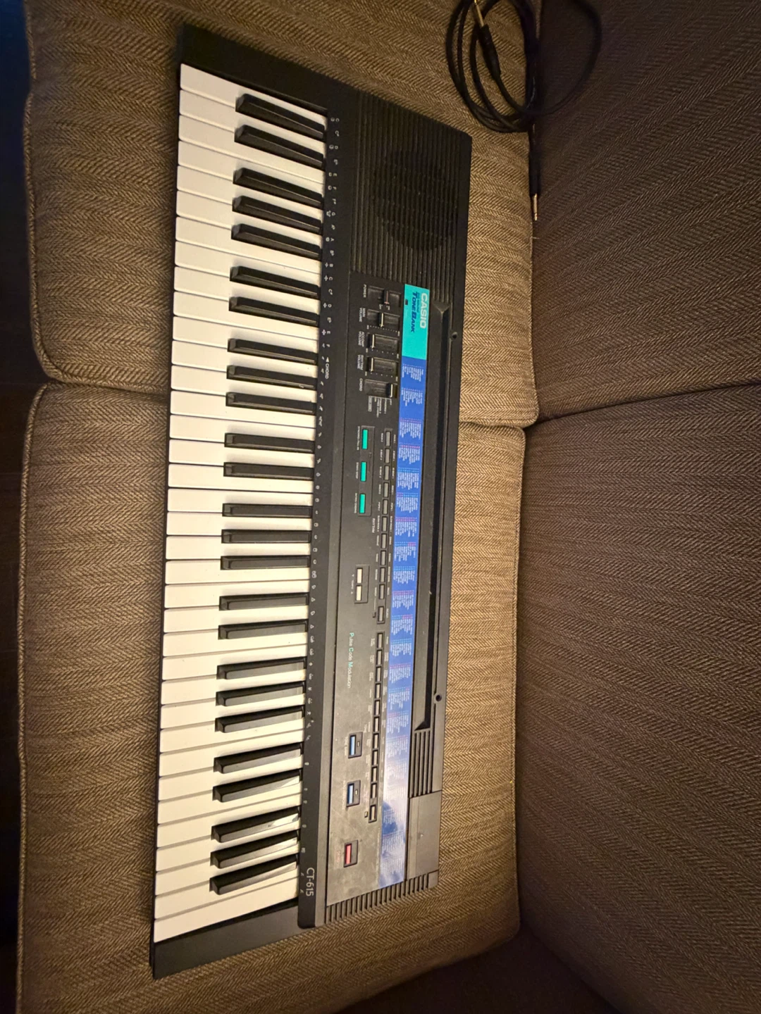 Casio CT-615 Vintage Keyboard – with original adapter