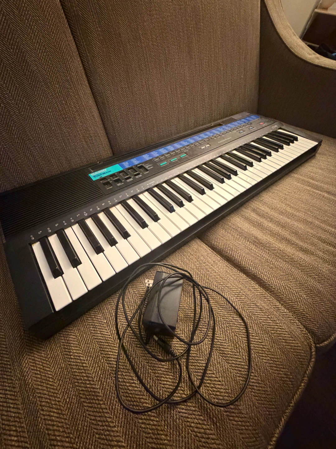 Casio CT-615 Vintage Keyboard – with original adapter - photo 2