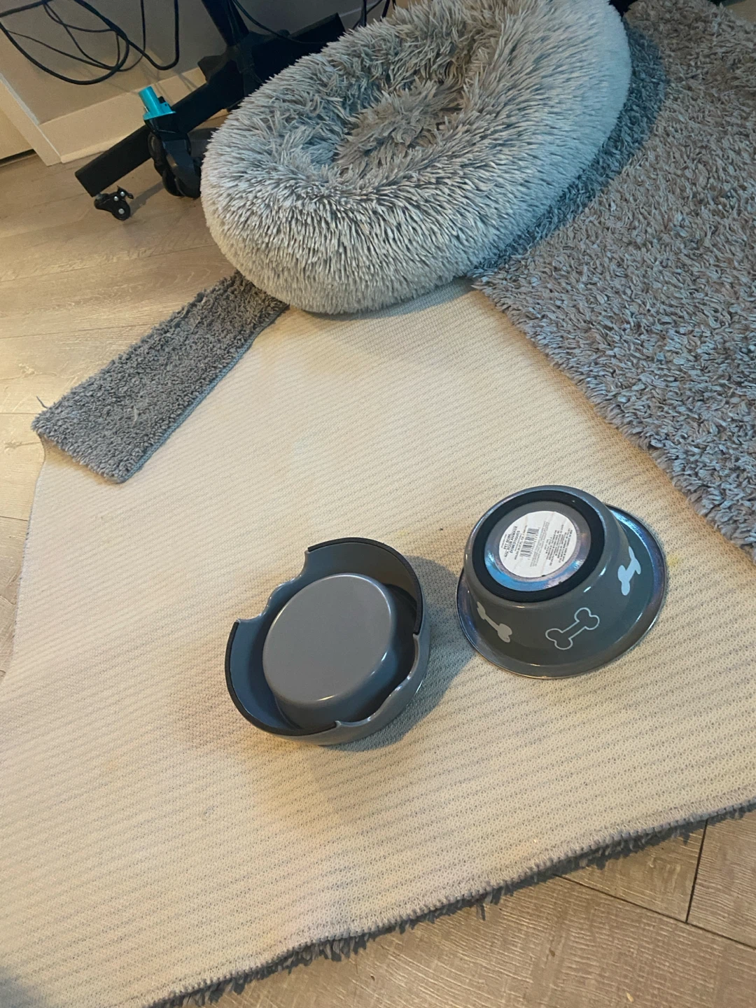 Round Pet Bed + 59”×40” Carpet + 2 Stainless-Steel Bowls - photo 4