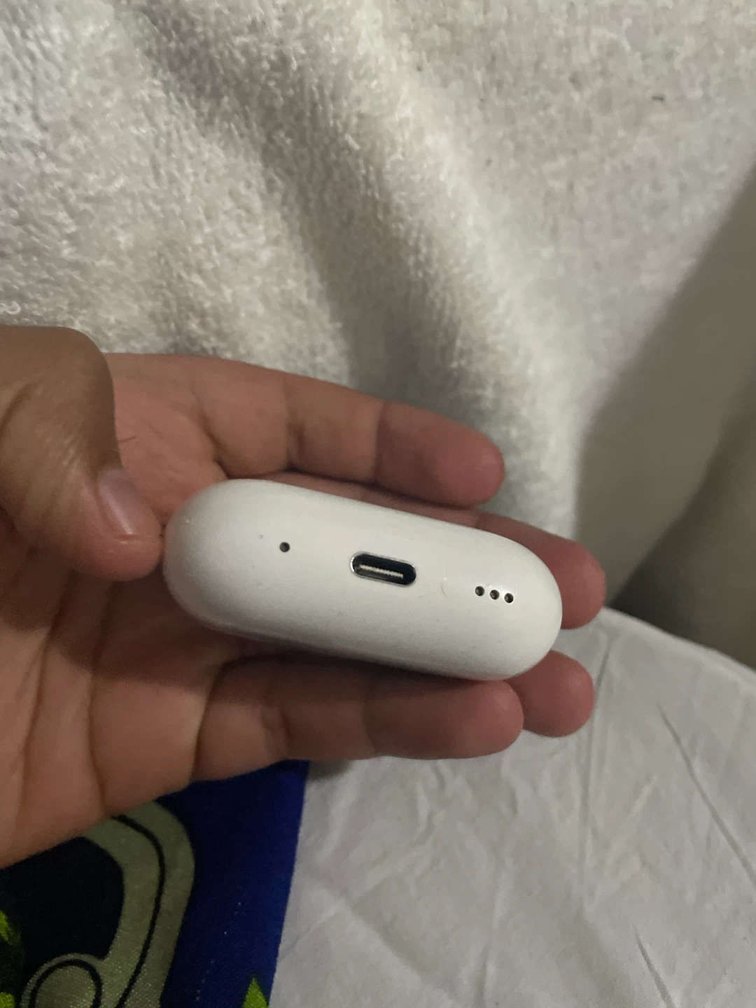 Apple AirPods Pro Charging Case - photo 4