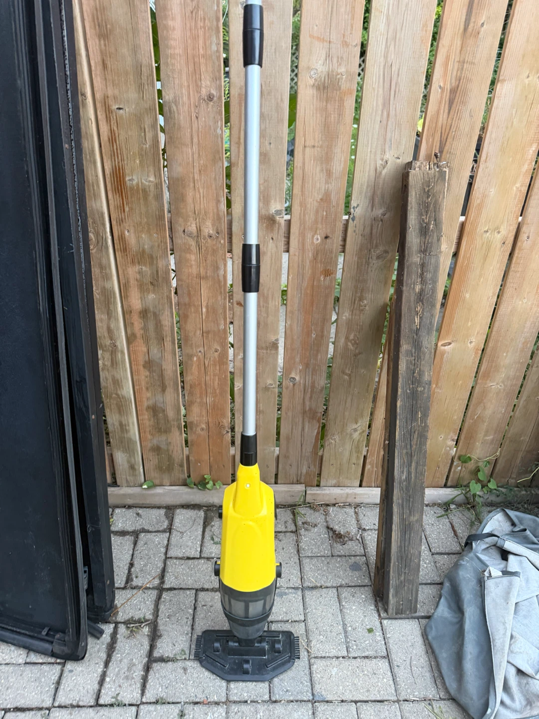 Yellow Pool Cleaner EDHV01