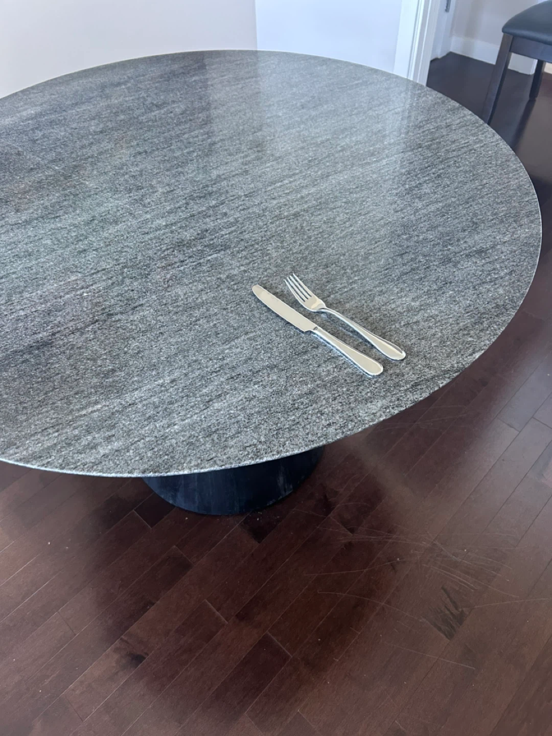 Round Marble Top Pedestal Dining Table - photo 3