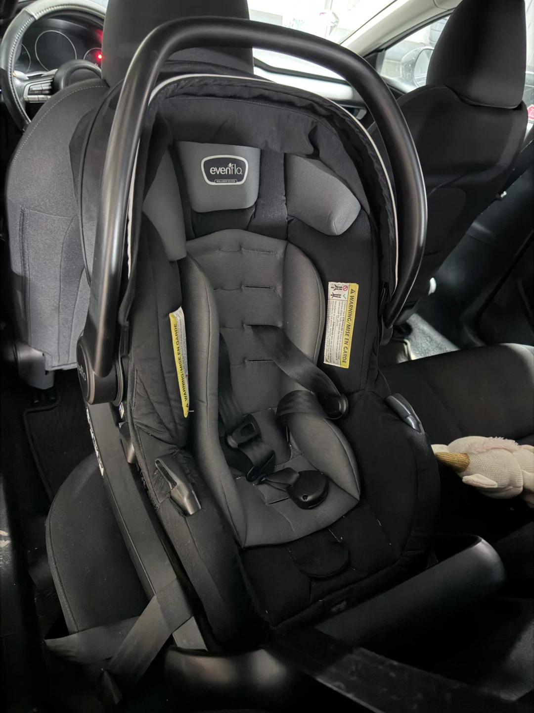 Evenflo Embrace Infant Car Seat & Pivot Xpand Stroller System