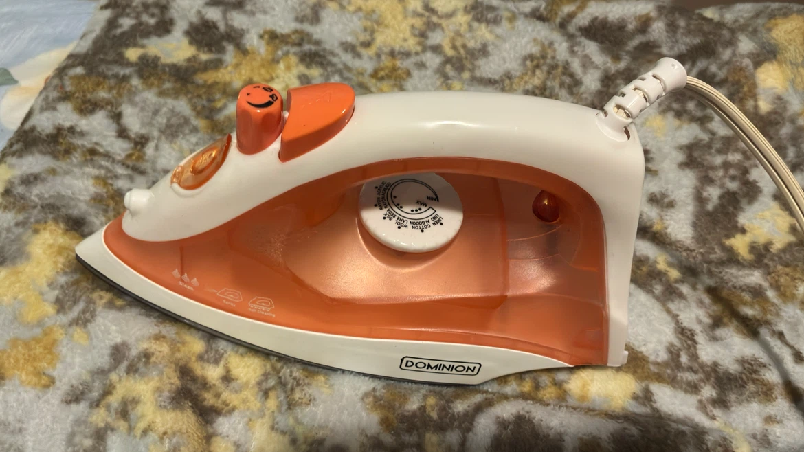 Dominion White and Orange Steam Iron