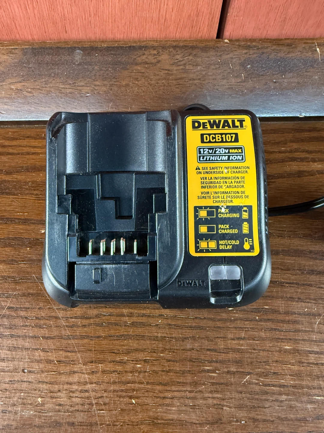 DEWALT DCB107 12V/20V MAX Lithium-Ion Battery Charger