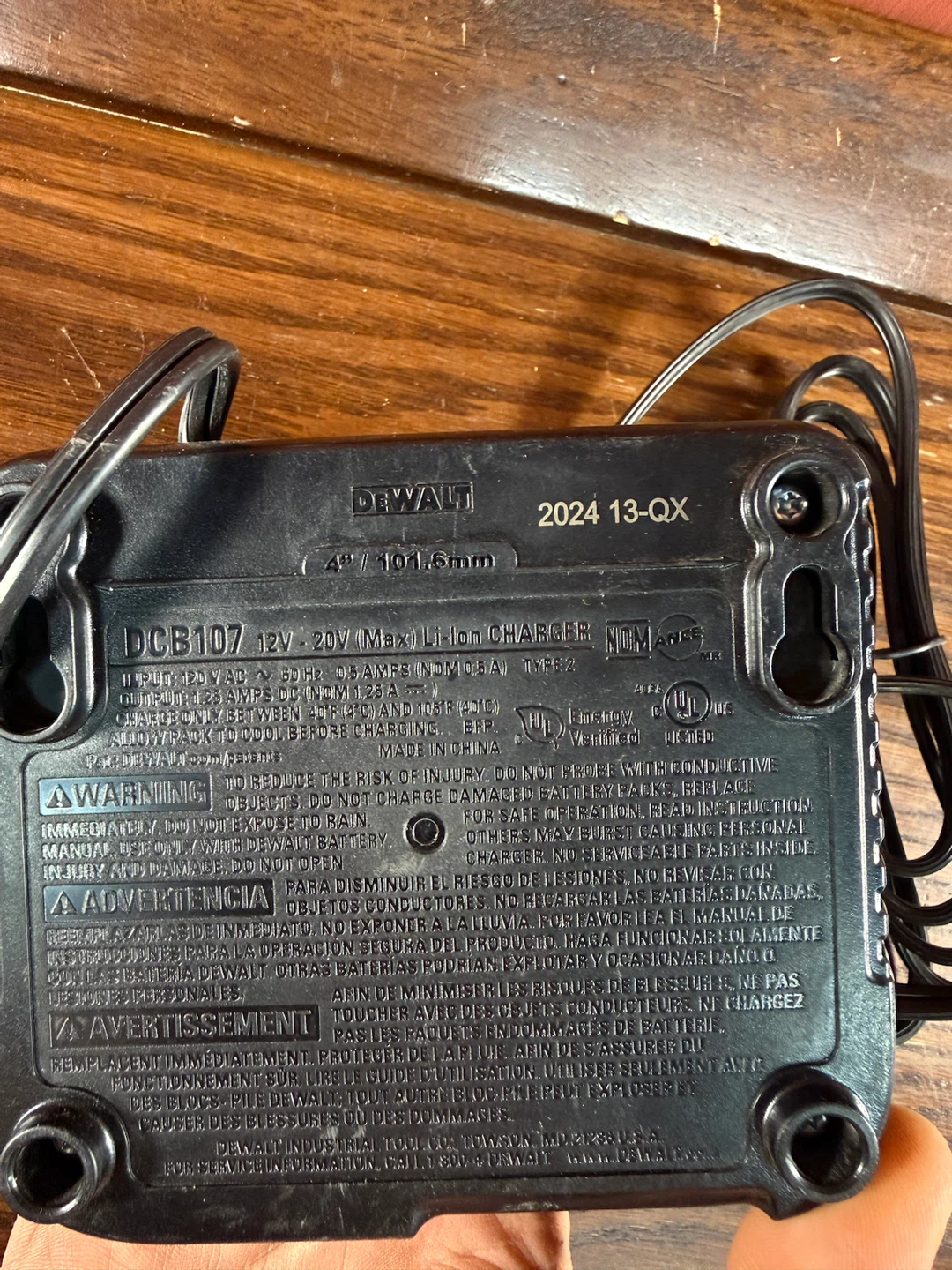 DEWALT DCB107 12V/20V MAX Lithium-Ion Battery Charger - photo 2