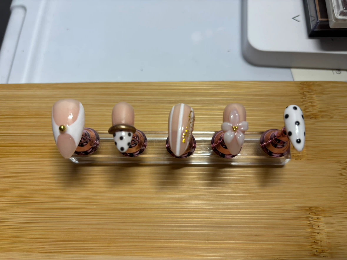 Classy Handmade Press-on Nails Set with Designs - photo 2