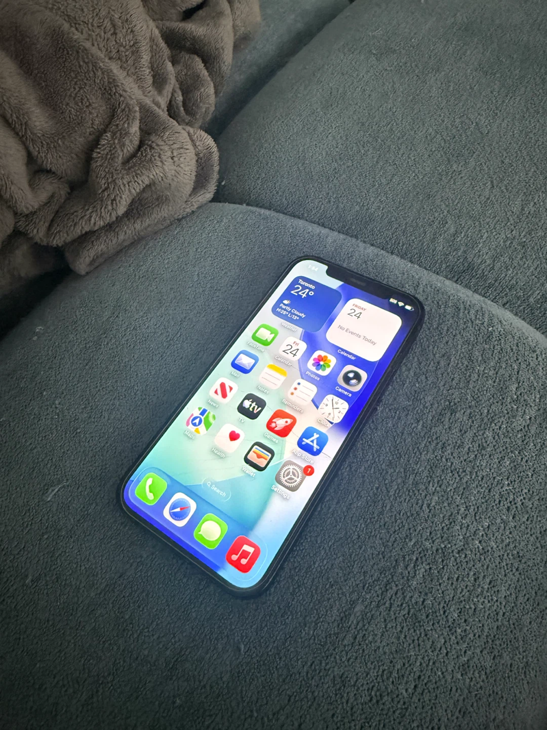 iPhone 12 64GB works perfectly - photo 2