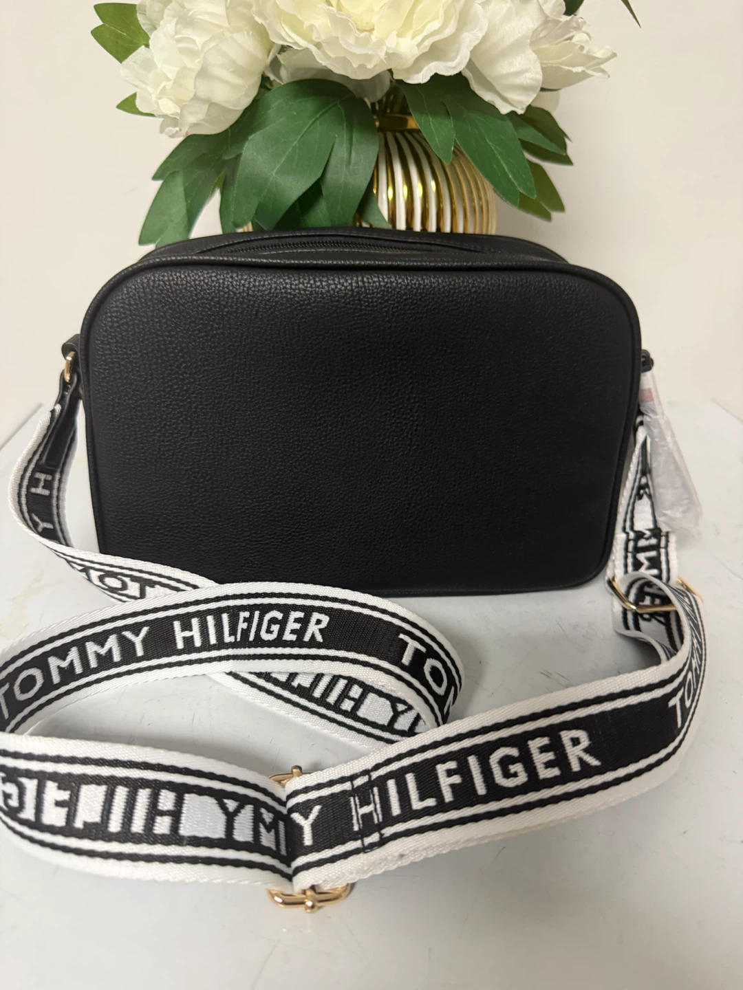 Tommy Hilfiger Black Pebble Leather Camera Bag - photo 2