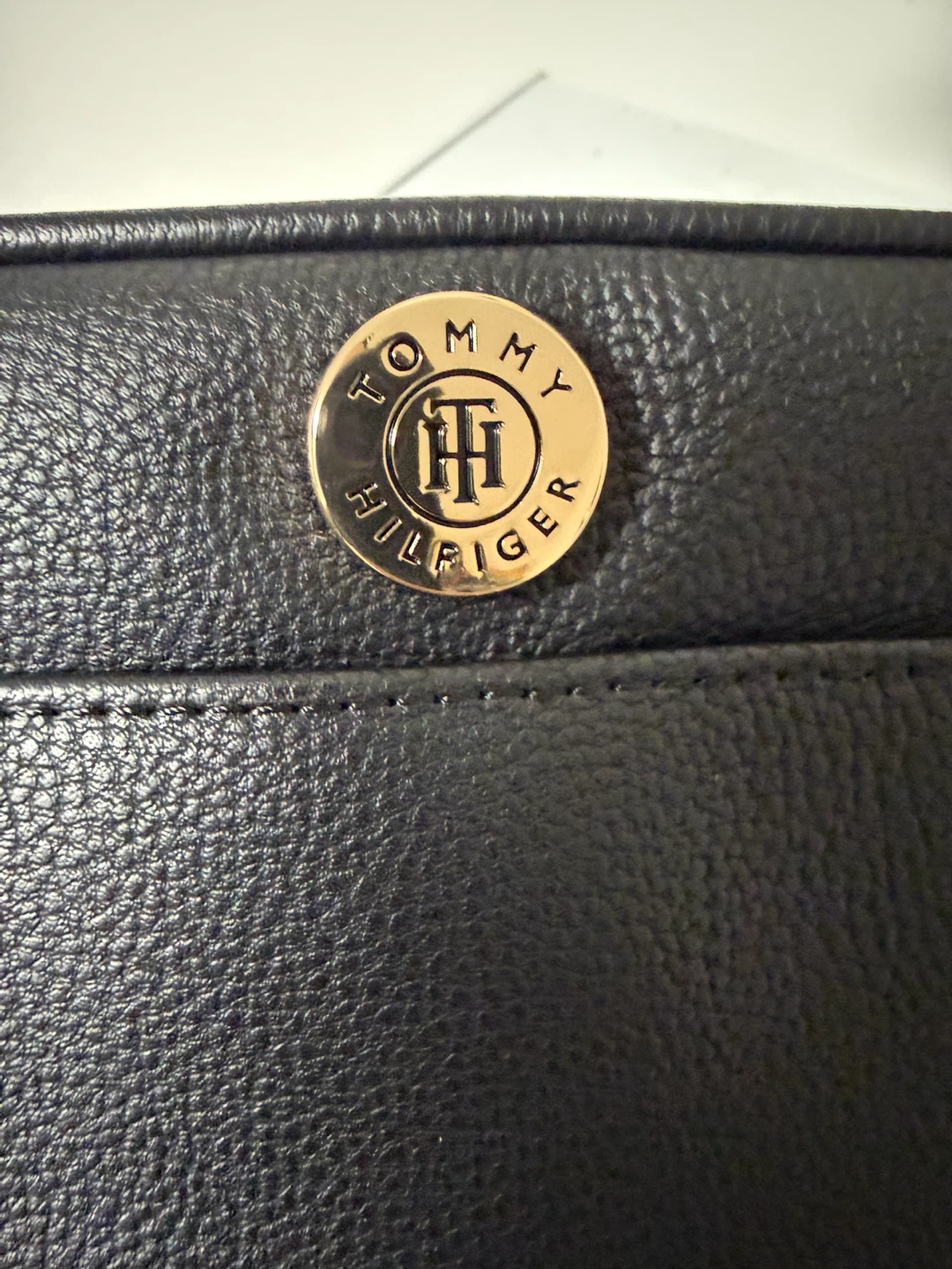 Tommy Hilfiger Black Pebble Leather Camera Bag - photo 4